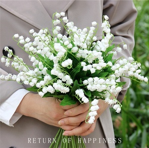 <span class=keywords><strong>Bouquet</strong></span> <span class=keywords><strong>de</strong></span> <span class=keywords><strong>muguet</strong></span> artificiel S-1302 <span class=keywords><strong>Bouquet</strong></span> <span class=keywords><strong>de</strong></span> mariée en latex blanc Real Touch pour la décoration <span class=keywords><strong>de</strong></span> mariage - Product Image 3