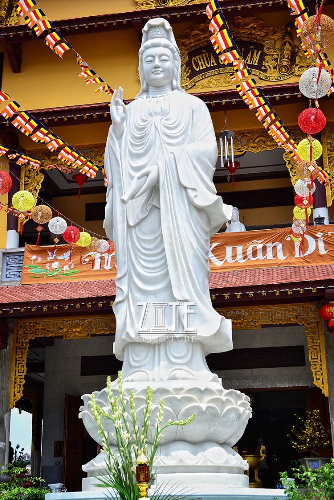 古美術　彫刻　石彫　大理石風　観音様　立像 楽天市場】蓮華台座の上に立つ、観音菩薩彫像 高さ 約43.2cm 大理石風