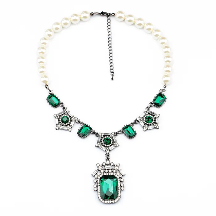 2021 Luxury Green Emerald Stone Necklace Pearl Chain Statement Necklace for Women