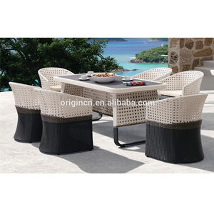 Juego de Mesa y Sillas de Mimbre Blanco de Estilo Griego Elegante para Jardín, Hotel o Exteriores - Product Image 1