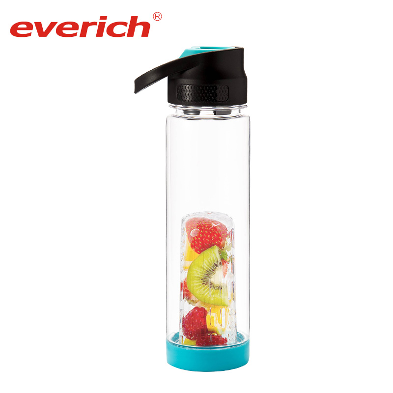 Пластиковая бутылка для воды с инфузером для фруктов
