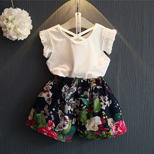 Set di Abbigliamento per Bambine in Stile Coreano alla Moda, Bellissima Camicia Bianca con Pantaloncini - Product Image 1