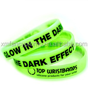 Pulsera luminosa de silicona con logotipo personalizado, pulseras que brillan en la oscuridad - Product Image 2