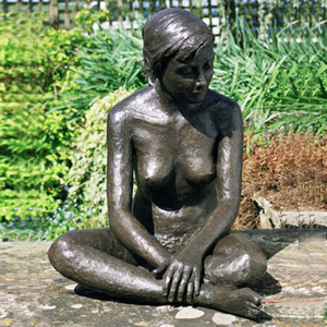 Grandeur nature métal bronze nu femme laiton dame statue cuivre jouant femme <span class=keywords><strong>sculpture</strong></span> à la piscine