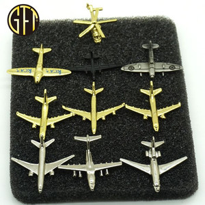 Trâm cài áo hình máy bay trực thăng 3D bằng kim loại mạ vàng và bạc tùy chỉnh - Product Image 2