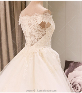 Robe de mariée à capuche glamour, tenue de mariée avec ceinture bleue, pas cher, épaules dénudées, TS70 - Product Image 3