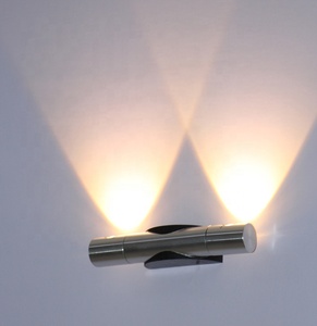 Lámpara de Pared LED Moderna Plateada de Aluminio con Rotación de 360 Grados, Iluminación Invertida, Pantalla Blanca Cálida, Regulable 3000K-6000K, Decoración para Sala de Estar - Product Image 3