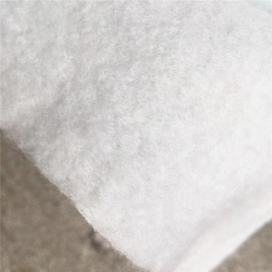 Fabricación china de polietileno forro de guata de poliéster al por mayor no tejida perforada aguja acolchado guata utilizado como guantes battings - Product Image 4