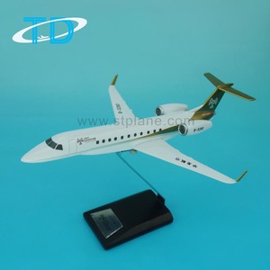 Maquette d'avion Bombardier, modèle à Jet 650 1:100, 26cm - Product Image 1