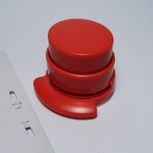 Logotipo personalizado impreso rojo lindo mano presionado plástico redondo sin PIN stapleless <span class=keywords><strong>grapadora</strong></span> - Product Image 2