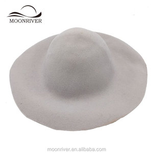Sombrero de Fieltro Capelina de Lana sin Terminar de Color Claro - Product Image 2
