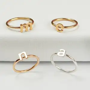 Stackable เริ่มต้นแหวนถือ/เงิน/rose gold plated ตัวอักษรแหวน