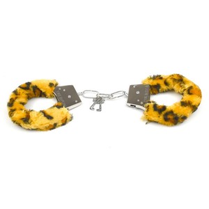 Sexy Slavenring En Enkelmanchetten Met Bont-Donzige Handboeien Om Spelplezier En Intieme Seksproducten Te Beteugelen - Product Image 5