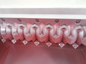 Broyeur de déchets plastiques industriels Broyeur à arbre unique pour ABS PP PET PVC Caoutchouc Bouteille de bois Broyage Boîte de vitesse Noyau de pompe - Product Image 4