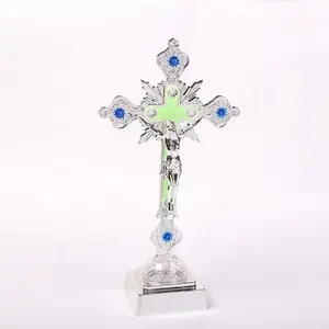 Hoge kwaliteit vervaardigd LED Jezus Christus cross Led light up religieuze plastic knipperende cross voor kerk