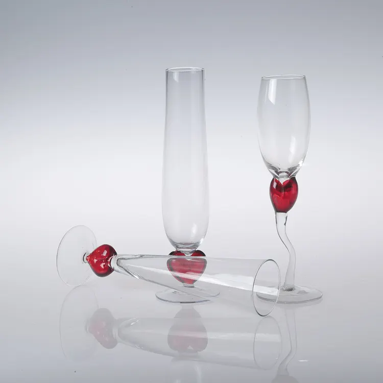Großhandel hochwertige unzerbrechliche benutzer definierte Herz Champion Glas personal isierte Restaurant stamm loses Weinglas