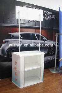 หรูหราสาธิตยืนตารางโปรโมชั่นแบบพกพาที่มีการแสดงผลแบนเนอร์ด้านบนและดำเนินการกระเป๋า - Product Image 2