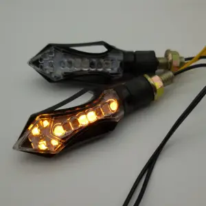 UNIVERSALE 12 LED DEL MOTOCICLO LED CHE SCORRE SEGNALE di GIRATA LUCI Scooter Sequenziale Lampada di Segnalazione Indicatore AMBRA