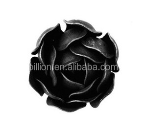 ROSE BUD GRANDE DE ACERO FORJADO en la barandilla de la puerta Barandilla de la barandilla Balaustrada - Product Image 1
