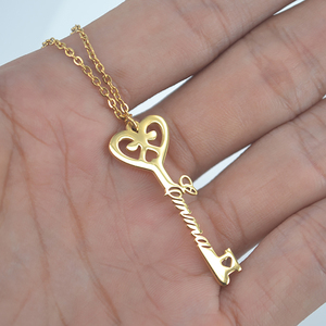 Colgante de llaves personalizado de acero inoxidable chapado en oro de 18k, collar con nombre - Product Image 4