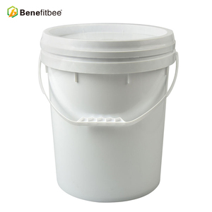 Hot-selling Plastic Bee Tank White Honey Barrel Beekeeping Pail - Product Image 3