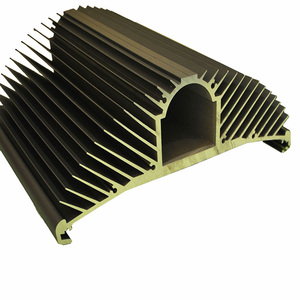 Usine de profils d'extrusions en aluminium de dissipateur thermique perforé CNC, panneaux solaires de dissipateur thermique en aluminium argenté noir anodisé par revêtement en poudre - Product Image 1