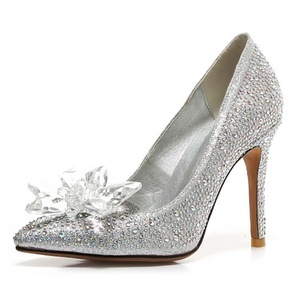 <span class=keywords><strong>Scarpe</strong></span> <span class=keywords><strong>da</strong></span> <span class=keywords><strong>sposa</strong></span> di cristallo <span class=keywords><strong>da</strong></span> donna con tacco basso di alta qualità - Product Image 1