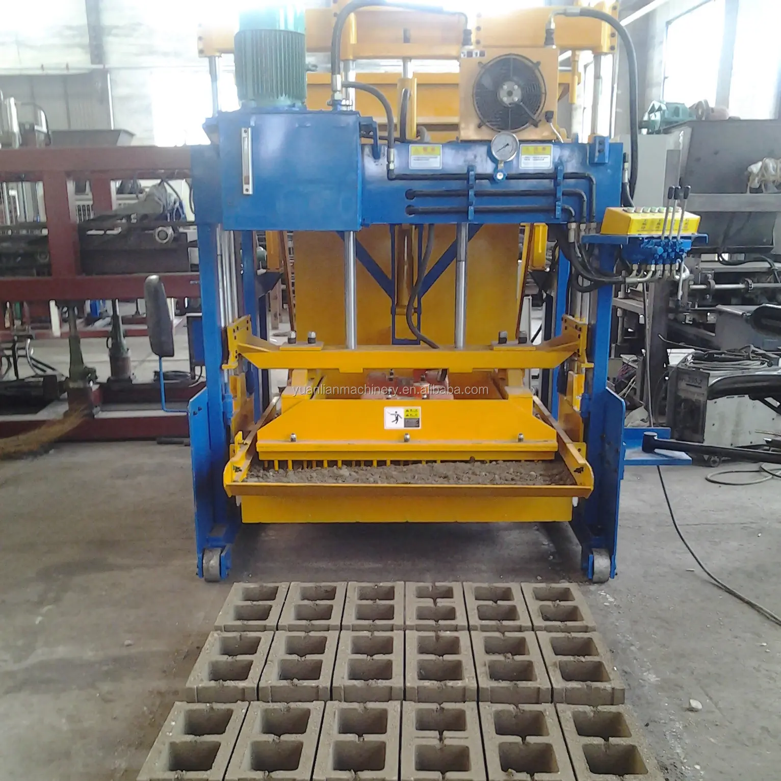 Machine de bloc creux hydraulique QMJ-10A/machine de moulage de brique de ponte d'oeufs/bloc de béton mobile faisant la machine