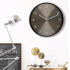 16 pollici di grandi dimensioni telaio <span class=keywords><strong>grigio</strong></span> pistola bianco numeri Arabi quadrante in alluminio <span class=keywords><strong>orologio</strong></span> <span class=keywords><strong>da</strong></span> <span class=keywords><strong>parete</strong></span> in metallo - Product Image 3