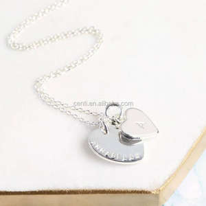 Collana con Ciondolo a Doppio Cuore Personalizzata con Messaggio Inciso, Nome o Iniziali Personalizzabili, in Acciaio Inossidabile - Product Image 3