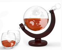 Fabriqué à la main plus grand gravé 850ml verre whisky vin eau verre Globe carafe coffret cadeau verrerie avec Base en bois
