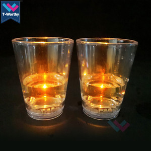 Mini copa de plástico con luz LED para vino, copa de tirador intermitente activada con Sensor de agua para promociones de bares y fiestas - Product Image 2