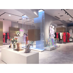 Exhibidores de Tienda para Niños con Diseño 3D Personalizado LUX, Mostradores de Vidrio Exclusivos para Tiendas de Ropa, para Uso en Tiendas Minoristas y Centros Comerciales - Product Image 4