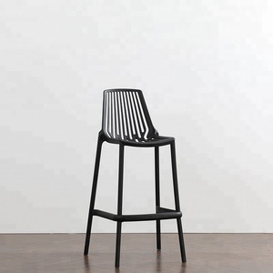 Mobilier <span class=keywords><strong>de</strong></span> maison Café Salle à manger moderne Kursi Chaise haute <span class=keywords><strong>de</strong></span> <span class=keywords><strong>bar</strong></span> à hauteur <span class=keywords><strong>de</strong></span> comptoir pour comptoir d'extérieur <span class=keywords><strong>Tabouret</strong></span> <span class=keywords><strong>de</strong></span> <span class=keywords><strong>bar</strong></span> en <span class=keywords><strong>plastique</strong></span> rouge - Product Image 4