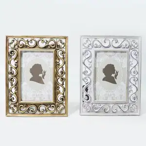 Cornice Portafoto Vintage Francese in Resina Fatta a Mano, Bordo Bianco con Motivo a S Traforato, Ecologica - Product Image 2