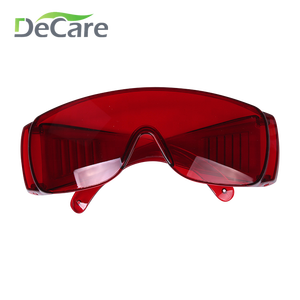 نظارات أمان بلاستيكية للحماية أثناء العلاج بالضوء في طب الأسنان - Product Image 1