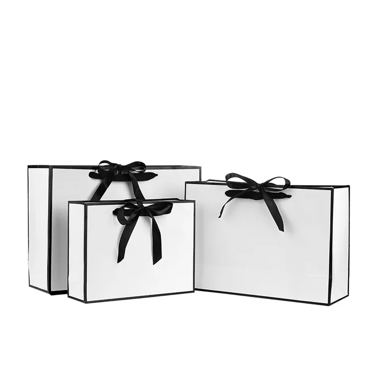 Benutzerdefinierte geschenk box kleidung verpackung kraft papier taschen mit griff Druck Marke Name Logo