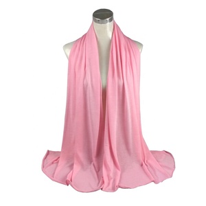 Sciarpa avvolgente da donna musulmana in Jersey tinta unita Jersey in <span class=keywords><strong>cotone</strong></span> Hijab elasticizzato copricapo sciarpa avvolgente - Product Image 3