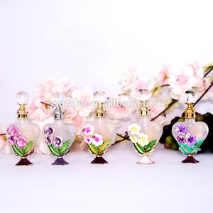 Botella de Perfume de Metal Antiguo de 10 ml con Diseño de Flor Hawaiana, Tapa de Cobre, Gotero de Acero Inoxidable, Botella Recargable de Vidrio en Forma de Corazón para Aceites Esenciales 80023 - Product Image 5
