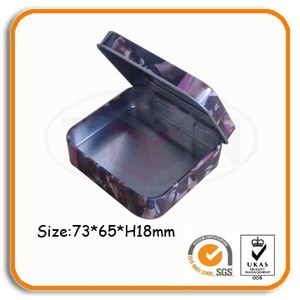 Petite boîte d'emballage de préservatifs en métal rectangulaire avec couvercle à charnière, fabriquée à partir de matériaux recyclés - Product Image 2