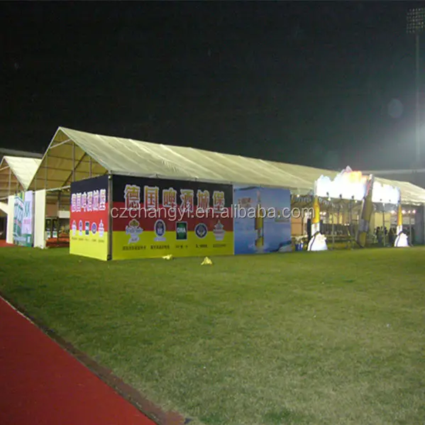 Gran ceremonia al aire libre carpa de Festival de cerveza y música para juego deportivo de concierto