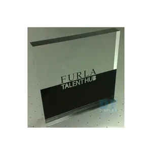 LG159 FURLA TALENTHUB 丙烯酸块与黑色印刷和自定义尺寸 DFDISPLAY 金属基地