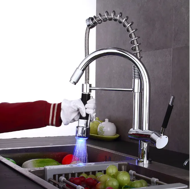 ก๊อกน้ำอ่างล้างจานในครัวแบบดึงลงพร้อมก๊อกน้ำแบบสปริง LED