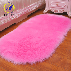 Alfombra de felpa Rosa Faux Fur alfombra para dormitorio - Product Image 1