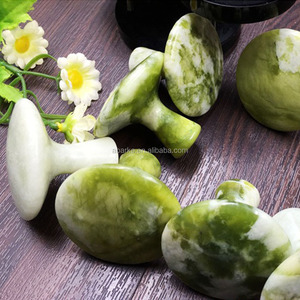 Natürlicher grüner Xiuyan Jade Gua Sha Massage stein pilz Verbessert die Durchblutung