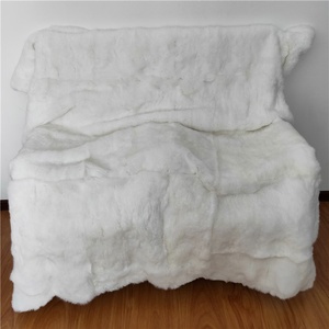 Couverture en <span class=keywords><strong>fourrure</strong></span> de lapin naturelle patchwork en gros, jeté épais et doux en véritable <span class=keywords><strong>fourrure</strong></span> de lapin, tapis en <span class=keywords><strong>fourrure</strong></span> de lapin de qualité supérieure pour l'ameublement de la maison - Product Image 5
