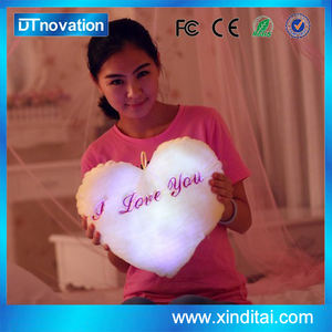 Corazón te amo Luz Colorida de Almohadas para el Día de San Valentín - Product Image 2