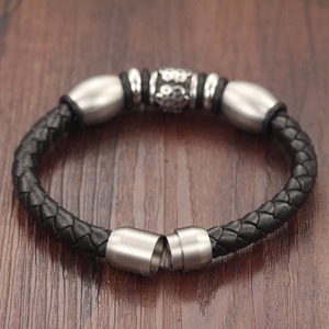 2017 Hombres Nuevo diseño de acero inoxidable Ranurado con cuentas negro trenzado cuero pulsera magnética - Product Image 3