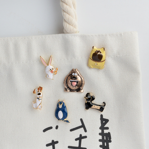 QIHE joyería película La Vida Secreta de mascotas Cartoon Animal conejo gato perro Animal broches - Product Image 3