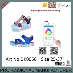 Con APLICACIÓN Hermosa Fantasía Nueva Llegada LLEVÓ Luminosa Niños Sandalias Zapatos de Verano Para Niños - Product Image 1
